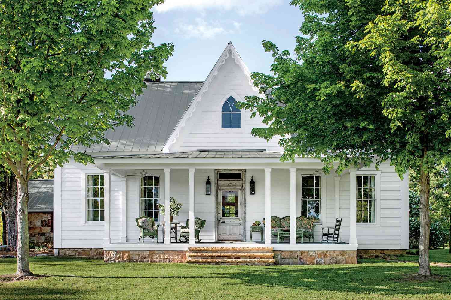 Farmhouse Renovation: Transforming an Old House Into a Charming Home