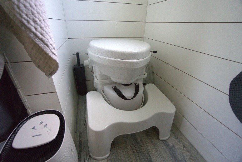 how does a composting toilet work in a tiny house