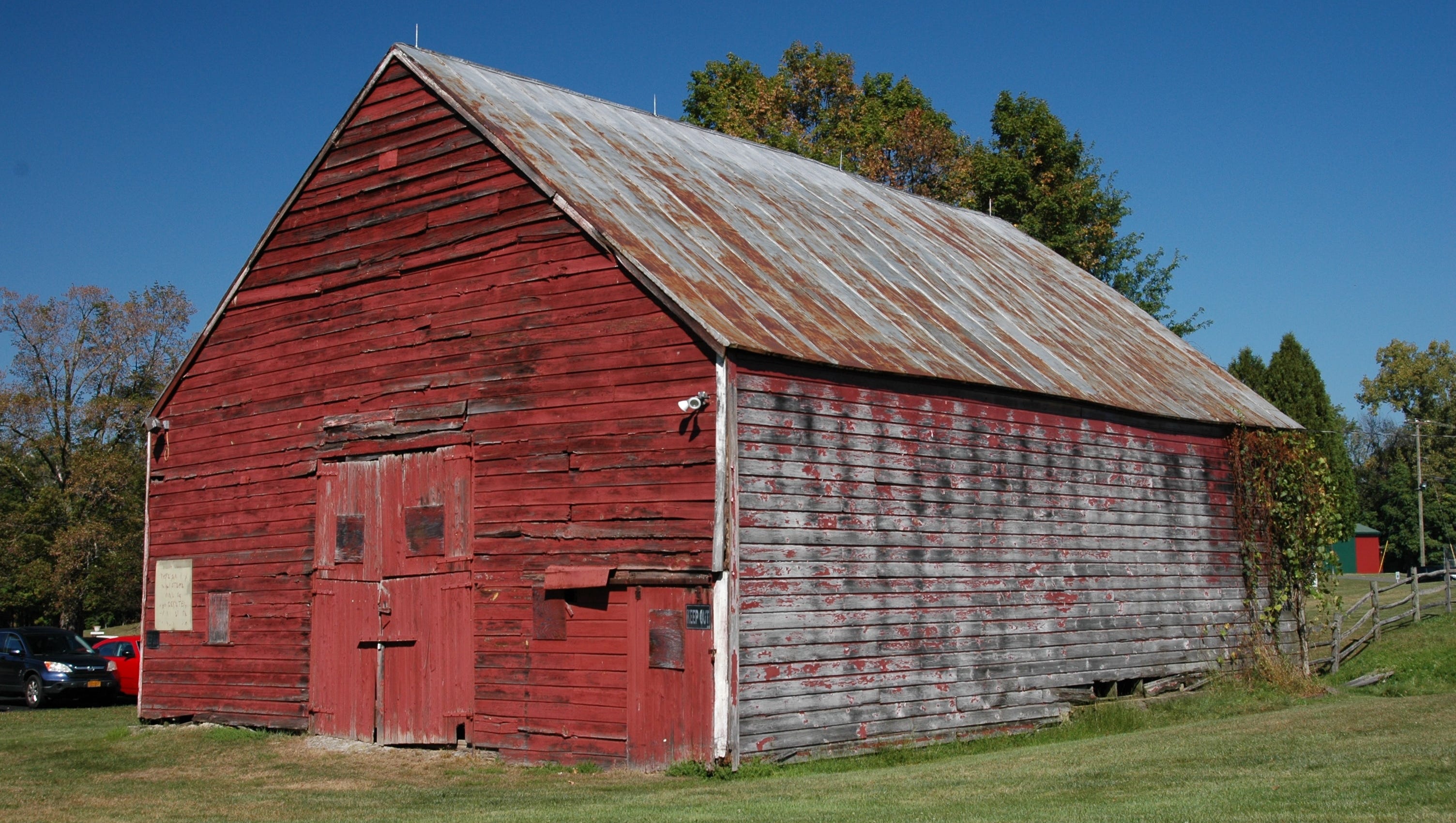 What Does a Dutch Barn Look Like?