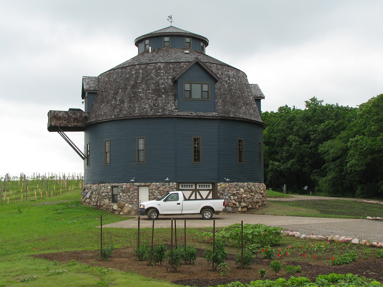 How to Build a Round Barn?