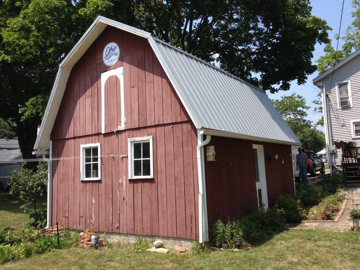 Why Do Barns Have Gambrel Roofs?