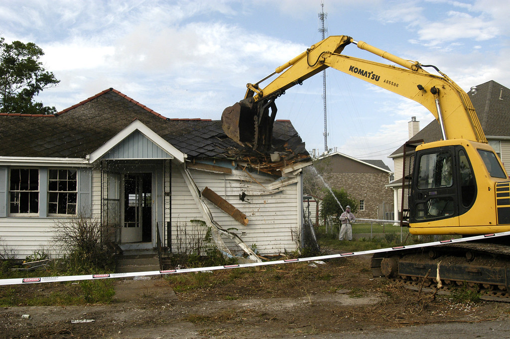 what year did they stop using asbestos in home building